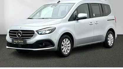 Gebraucht Mercedes T180 Progressive 116 PS (85 kW) 2024 Silber Van / Kleinbus