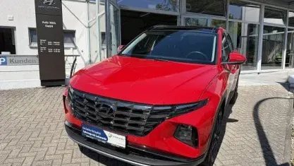 Gebraucht Hyundai Tucson Trend 230 PS (169 kW) 2021 Engine red SUV