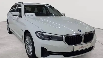 Gebraucht BMW 530e Sport Line 184 PS (135 kW) 2022 Alpinweiß Kombi