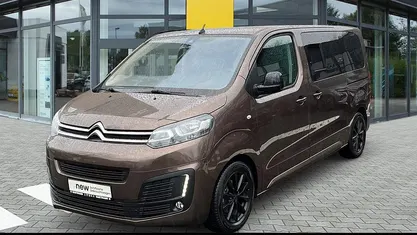 Rich oak (braun) Gebraucht 2022 Citroën Spacetourer Feel Van / Kleinbus | 34.990 € (Fairer Preis)