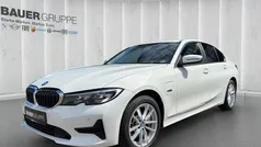 Weiss Gebraucht 2022 BMW 330e Advantage Limousine | 28.930 € (Guter Preis)