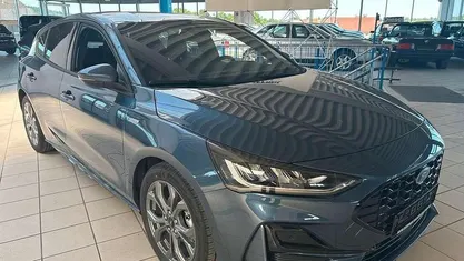 Blau Gebraucht 2024 Ford Focus ST-Line X Limousine | 27.990 € (Fairer Preis)