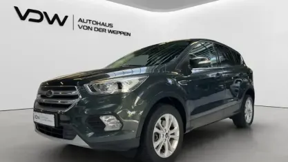 Gebraucht Ford Kuga Titanium 120 PS (88 kW) 2018 Grün SUV