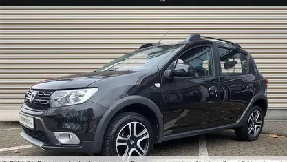 Schwarz Gebraucht 2020 Dacia Sandero Celebration Limousine | 11.490 € (Fairer Preis)