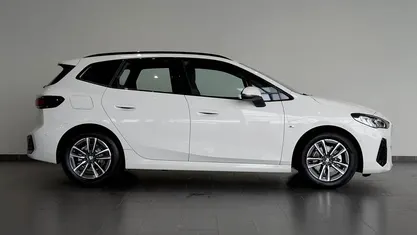 Weiss Gebraucht 2025 BMW 218 Active Tourer M Sport Van / Kleinbus | 30.650 € (Guter Preis)