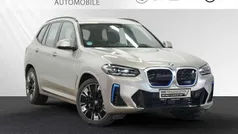Kaschmirsilber metallic Gebraucht 2024 BMW iX3 SUV | 51.800 € (Guter Preis)