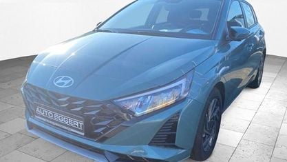 Uusi Hyundai i20 Trend 101 HP (74 kW) 2025 Vihreä Sedan