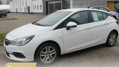 Gebraucht Opel Astra Edition 110 PS (80 kW) 2020 Schnee weiß Limousine