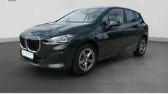 Saphirschwarz (schwarz) Gebraucht 2024 BMW 218 Active Tourer M Sport Van / Kleinbus | 31.900 € (Fairer Preis)
