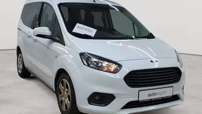 Gebraucht Ford Tourneo Courier Trend 101 PS (74 kW) 2020 Frostweiß Van / Kleinbus
