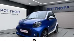 Weiss Gebraucht 2021 Smart ForTwo Electric Drive Passion Coupé | 13.777 € (Etwas zu teuer)