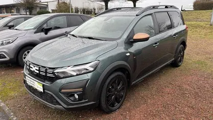 Vert oxide Gebraucht 2024 Dacia Jogger Extreme Van / Kleinbus | 19.990 € (Fairer Preis)