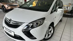 Schnee weiss Gebraucht 2016 Opel Zafira Tourer Business Innovation Van / Kleinbus | 9.840 € (Fairer Preis)
