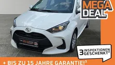 Weiß Gebraucht 2022 Toyota Yaris Comfort Limousine | 12.980 € (Fairer Preis)