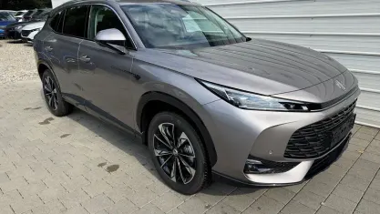 Neu MG HS Luxury 224 PS (164 kW) 2026 Sterling silver SUV
