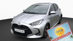 Silber Neu 2025 Toyota Yaris Comfort Limousine | 27.621 € (Guter Preis)