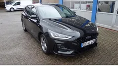 Schwarz Gebraucht 2023 Ford Focus ST-Line Limousine | 24.475 € (Fairer Preis)