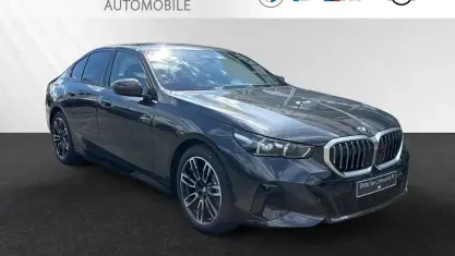 Neu BMW 520 M Sport 208 PS (152 kW) 2026 Sophistograu brillanteffekt metallic Limousine