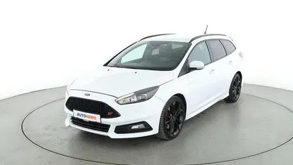 Weiß Gebraucht 2018 Ford Focus ST Kombi | 18.370 € (Guter Preis)