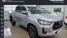 Lichtsilber metallic Neu 2024 Toyota HiLux Comfort Abholung | 44.840 € (Guter Preis)