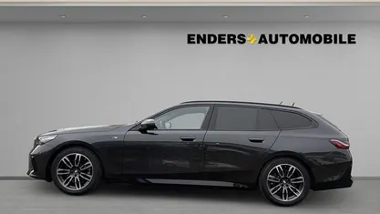Gebraucht BMW 520 M Sport 197 PS (144 kW) 2025 Grau Kombi