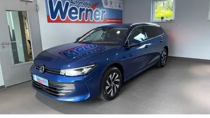 Gebraucht VW Passat Business 150 PS (110 kW) 2025 Blau Kombi