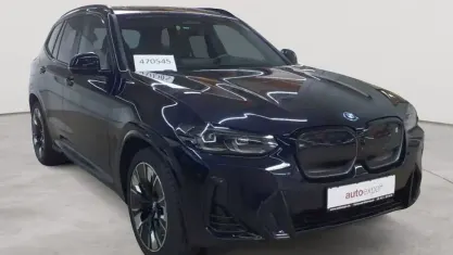 Gebraucht BMW iX3 Impressive 210 kW (286 PS) 2023 M carbonschwarz metallic SUV
