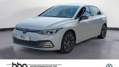 Weiß Gebraucht 2022 VW Golf VIII Active Limousine | 21.730 € (Fairer Preis)