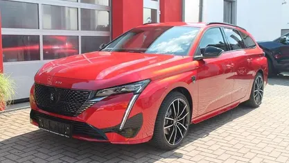 Rot Gebraucht 2024 Peugeot 308 SW GT Kombi | 23.490 € (Fairer Preis)