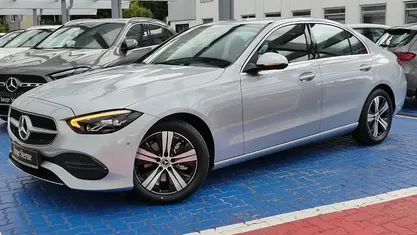 Gebraucht Mercedes C200 Avantgarde 204 PS (150 kW) 2024 Metalliclack hightechsilber Limousine