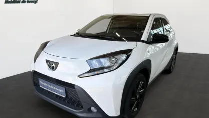 Gebraucht Toyota Aygo X X-play 72 PS (52 kW) 2022 Schneeweiß SUV