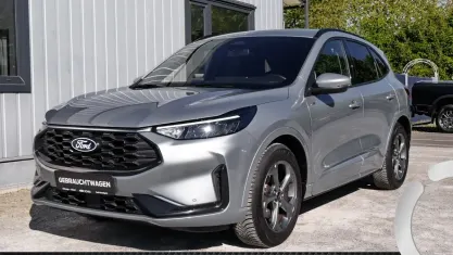 Usado Ford Kuga ST-Line 186 HP (136 kW) 2025 Prateado SUV
