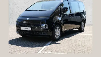 Neu Hyundai Staria Trend 224 PS (164 kW) 2025 Schwarz Van / Kleinbus