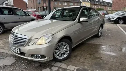 Używany Mercedes E220 170 KM (125 kW) 2009 Beżowy Sedan/Limuzyna