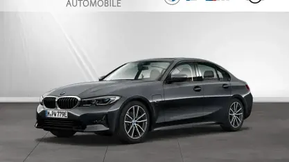Gebraucht BMW 330e Sport Line 292 PS (214 kW) 2022 Mineralgrau metallic Limousine