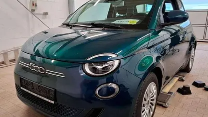 Grün Gebraucht 2023 Fiat 500e Kleinwagen | 23.999 € (Fairer Preis)