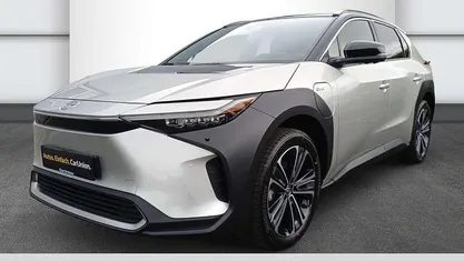 Silber Neu 2025 Toyota bZ4X Lounge SUV | 41.990 € (Guter Preis)