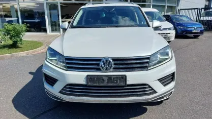 Gebraucht VW Touareg 262 PS (192 kW) 2015 Oryx white motherofpearl effec SUV