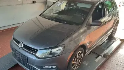 Gebraucht VW Polo Comfortline 75 PS (55 kW) 2017 Grau Limousine