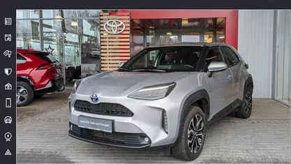 Schimmering silber metallic Gebraucht 2022 Toyota Yaris Cross Team SUV | 22.290 € (Guter Preis)