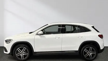Gebraucht Mercedes GLA180 Progressive 136 PS (100 kW) 2023 Unilack polarweiß SUV