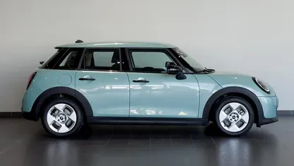 Gebraucht Mini Cooper Classic 156 PS (114 kW) 2024 Gruen Kleinwagen