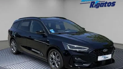 Obsidianschwarz metallic Gebraucht 2024 Ford Focus ST-Line Kombi | 25.950 € (Fairer Preis)