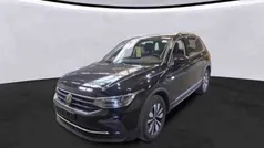 Deep black perleffekt Gebraucht 2024 VW Tiguan Move SUV | 33.490 € (Guter Preis)