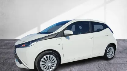 Gebraucht Toyota Aygo Business Edition 69 PS (50 kW) 2015 Weiß Kleinwagen