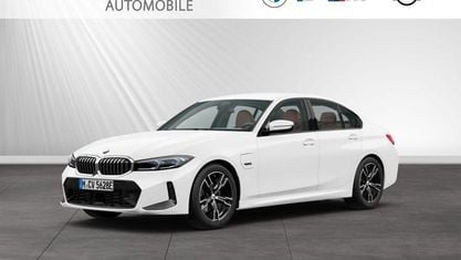 Gebraucht BMW 330e M Sport 292 PS (214 kW) 2023 Alpinweiß Limousine