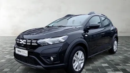 Schwarz Gebraucht 2024 Dacia Sandero Expression Kleinwagen | 16.900 € (Fairer Preis)