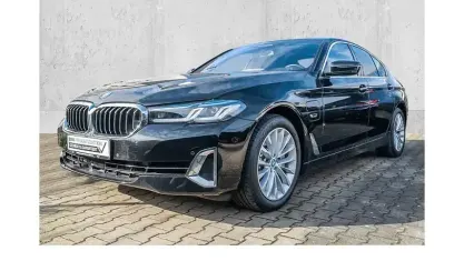 Gebraucht BMW 530e Luxury Line 292 PS (214 kW) 2023 Schwarz uni Limousine