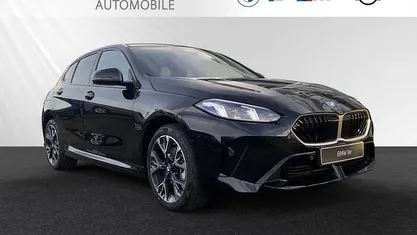 Black sapphire metallic Neu 2025 BMW 120 M Sport Kleinwagen | 34.990 € (Fairer Preis)