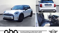 Weiß Gebraucht 2024 Mini Cooper Classic Kleinwagen | 25.220 € (Guter Preis)